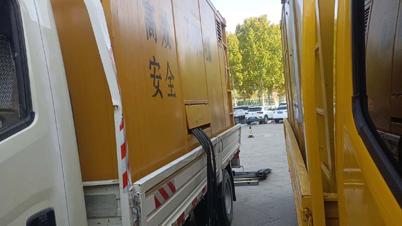 可克达拉如何判断柴油发电机组和UPS电源的切换时间是否符合要求？