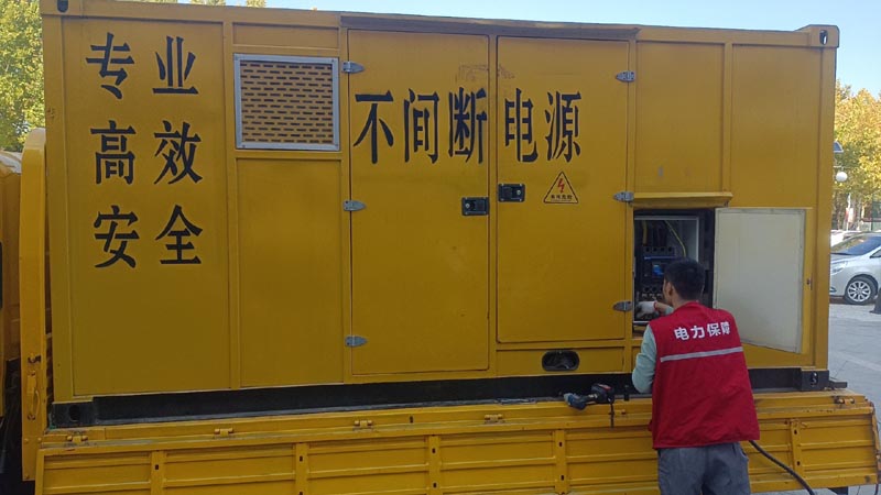可克达拉柴油发电机组和UPS电源配合使用时，如何避免切换过程中的电力中断？